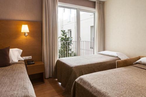 Habitación Familiar del hotel Don Paco. Foto 1