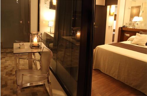 Habitación Doble Premium con terraza y bañera de hidromasaje del hotel Don Paco. Foto 9