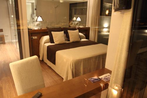 Habitación Doble Premium con terraza y bañera de hidromasaje exterior del hotel Don Paco. Foto 3
