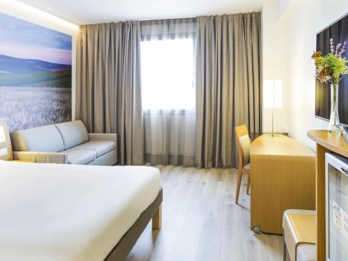 Habitación Doble del hotel Novotel Sevilla. Foto 3