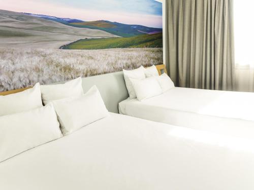 Habitación Doble Superior - 2 camas dobles del hotel Novotel Sevilla. Foto 4