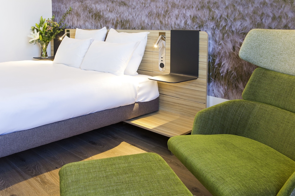 Habitación Deluxe, 1 cama doble del hotel Novotel Sevilla. Foto 2