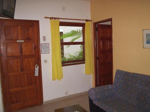 Apartamento básico con vistas al patio del hotel La Fuente. Foto 2