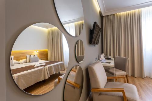 Habitación Doble - 1 o 2 camas del hotel Monte Carmelo. Foto 10