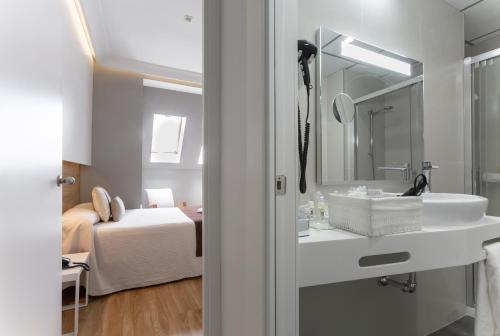 Habitación Individual del hotel Monte Carmelo. Foto 1