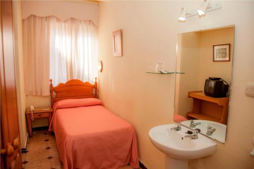 Habitación Individual con baño compartido del hotel París