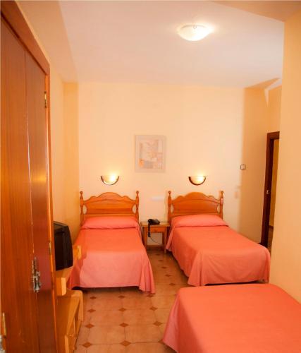Habitación Triple del hotel París. Foto 3