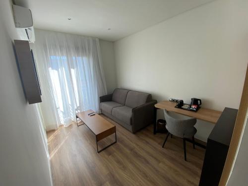 Suite Junior del hotel Virgen De Los Reyes. Foto 8