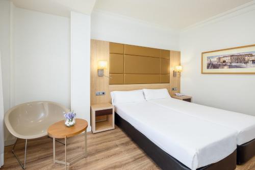 Habitación Doble - 1 o 2 camas del hotel Virgen De Los Reyes. Foto 2