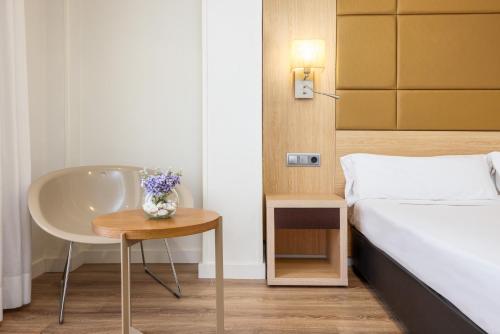 Habitación Doble - 1 o 2 camas del hotel Virgen De Los Reyes. Foto 3