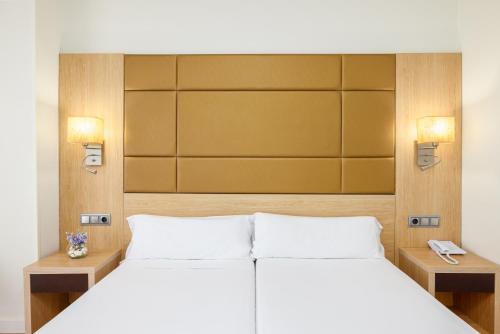 Habitación Doble - 1 o 2 camas del hotel Virgen De Los Reyes. Foto 4