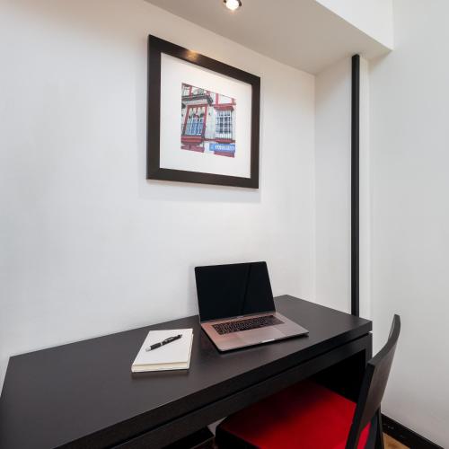 Habitación Interior del hotel Virgen De Los Reyes. Foto 4