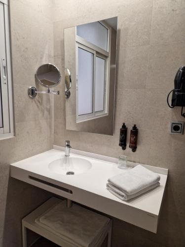 Habitación Interior del hotel Virgen De Los Reyes. Foto 9