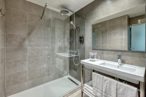 Habitación Familiar del hotel Virgen De Los Reyes. Foto 2