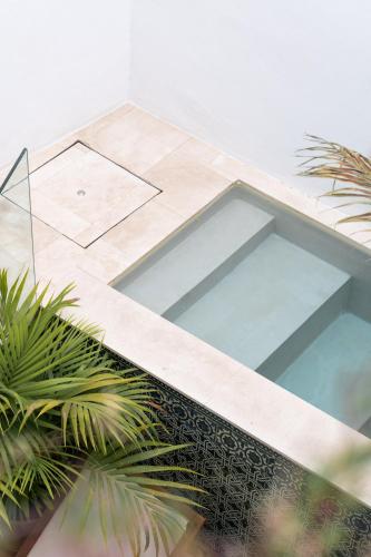 Apartamento con patio y piscina del hotel The Honest Sevilla. Foto 3