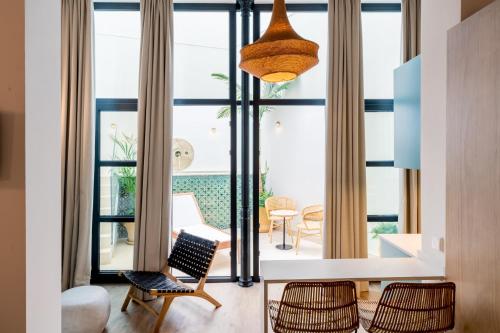 Apartamento con patio y piscina del hotel The Honest Sevilla. Foto 5