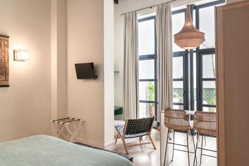 Apartamento con patio y piscina del hotel The Honest Sevilla. Foto 6