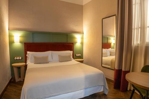 Habitación doble interior del hotel The Honest Sevilla. Foto 4