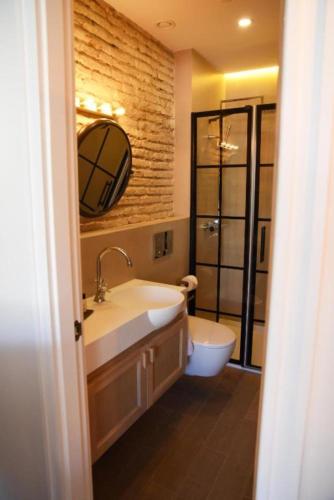 Apartamento con terraza del hotel The Honest Sevilla. Foto 5