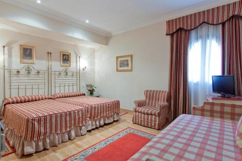 Habitación Doble con cama supletoria - 1 o 2 camas del hotel Doña Maria. Foto 4