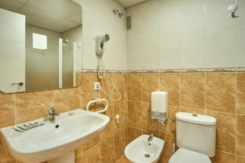 Habitación Triple del hotel Resitur. Foto 13