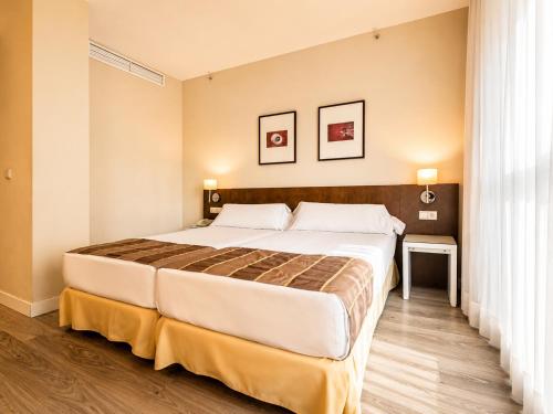Habitación Doble Estándar - 2 camas del hotel Vertice Sevilla. Foto 1