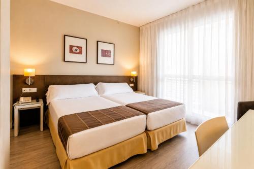 Habitación Doble Estándar - 2 camas del hotel Vertice Sevilla. Foto 4