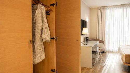 Habitación Doble Estándar - 2 camas del hotel Vertice Sevilla. Foto 5