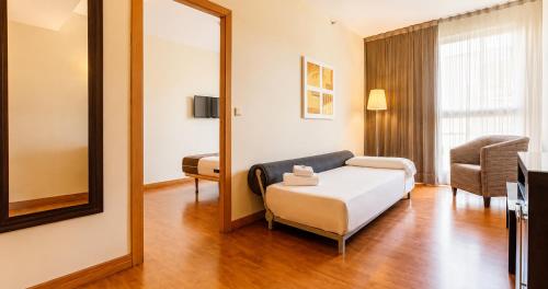 Habitación Triple del hotel Vertice Sevilla. Foto 4