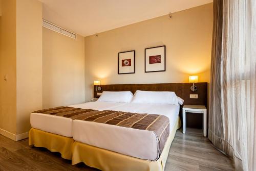Habitación Doble Estándar - 2 camas del hotel Vertice Sevilla. Foto 4