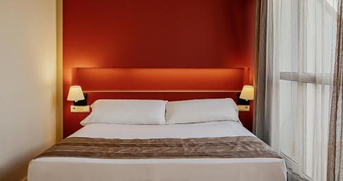 Habitación Doble Deluxe con bañera de hidromasaje - 1 o 2 camas del hotel Vertice Sevilla. Foto 3