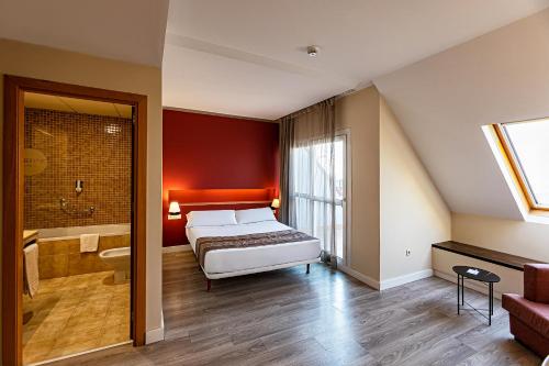 Habitación Doble Deluxe con bañera de hidromasaje - 1 o 2 camas del hotel Vertice Sevilla. Foto 6