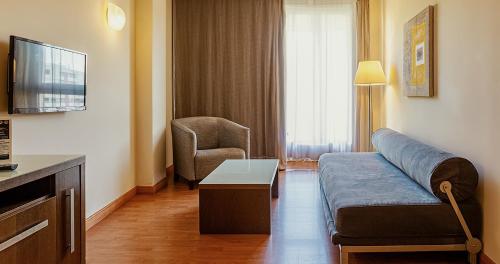 Junior suite Con Vistas 2 Camas individuales del hotel Vertice Sevilla. Foto 4