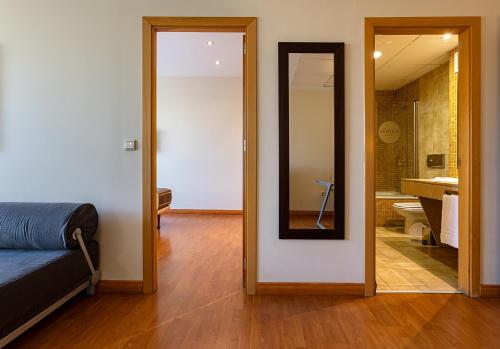 Habitación familiar 1 habitación Con Vistas del hotel Vertice Sevilla. Foto 7