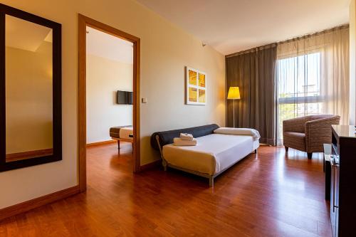 Habitación familiar 1 habitación Con Vistas del hotel Vertice Sevilla. Foto 8