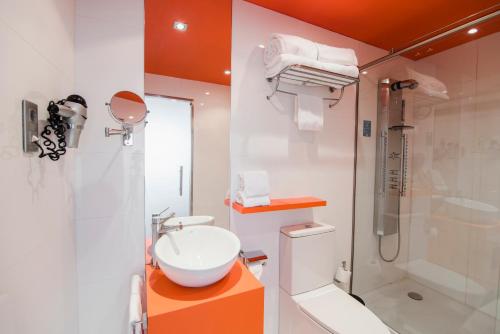 Habitación Doble del hotel Petit Palace Canalejas. Foto 3