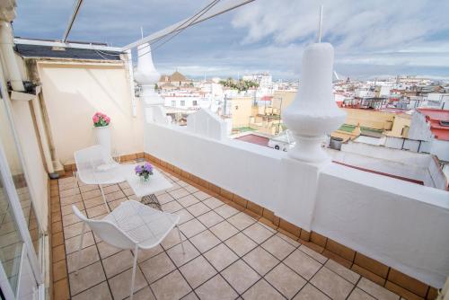 Habitación Cuádruple con balcón del hotel Petit Palace Canalejas. Foto 2