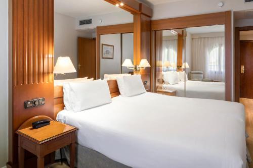 Habitación Doble con vistas a la ciudad - 1 o 2 camas del hotel Exe Sevilla Macarena