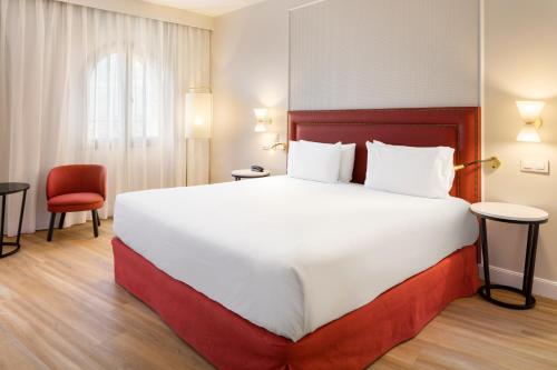Habitación Doble Estándar con sofá cama del hotel Exe Sevilla Macarena