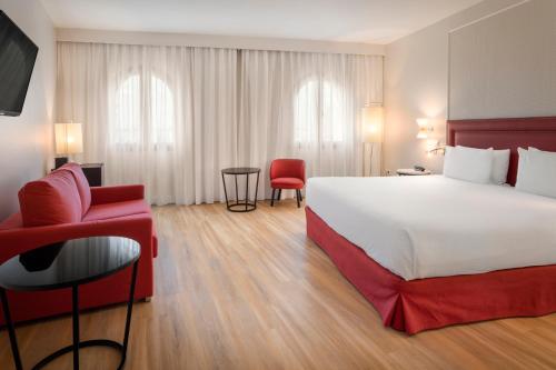 Habitación Familiar del hotel Exe Sevilla Macarena. Foto 1