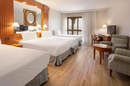 Habitación Familiar del hotel Exe Sevilla Macarena. Foto 3