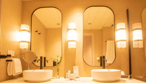 Habitación Superior con cama extragrande del hotel Hospes Las Casas Del Rey De Baeza. Foto 3