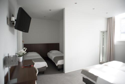 Habitación Cuádruple del hotel Du Congres. Foto 1