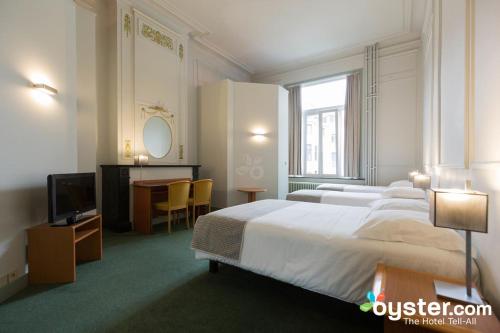 Habitación Cuádruple del hotel Du Congres. Foto 5