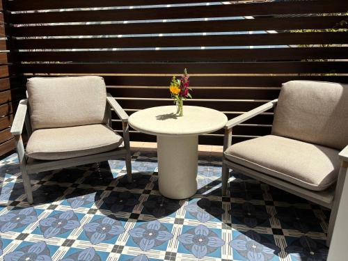 Habitación Premium con terraza del hotel Only YOU Sevilla. Foto 1