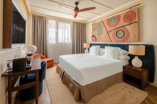 Habitación Doble Deluxe del hotel Only YOU Sevilla. Foto 2