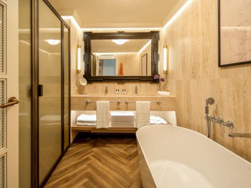 Suite Junior Executive del hotel Only YOU Sevilla. Foto 5