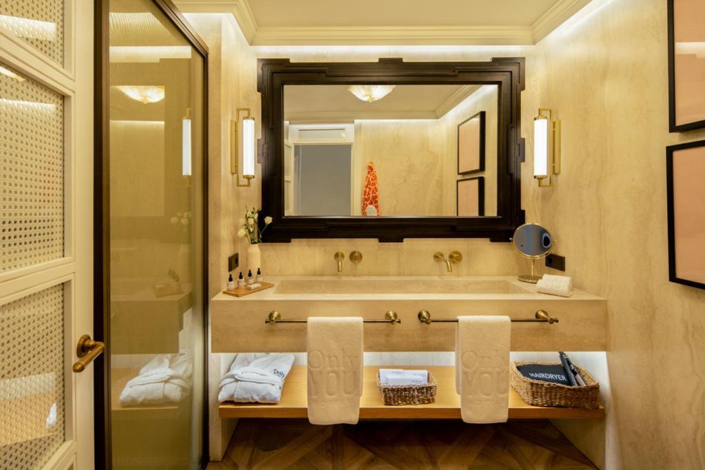 Habitación doble Lujo del hotel Only YOU Sevilla. Foto 1