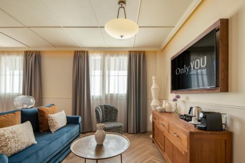 Suite Junior Deluxe del hotel Only YOU Sevilla. Foto 3