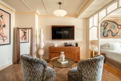 Suite Junior del hotel Only YOU Sevilla. Foto 2